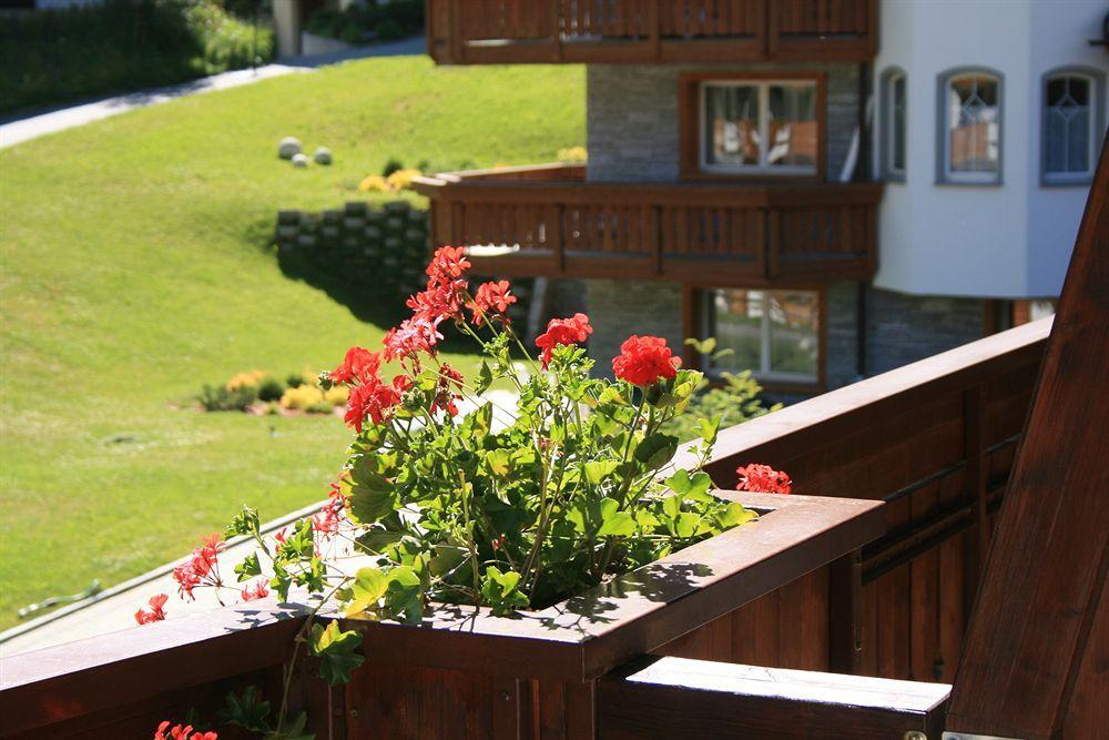 Bed and Breakfast Berghof Garni - The Dom Collection Saas-Fee Zewnętrze zdjęcie