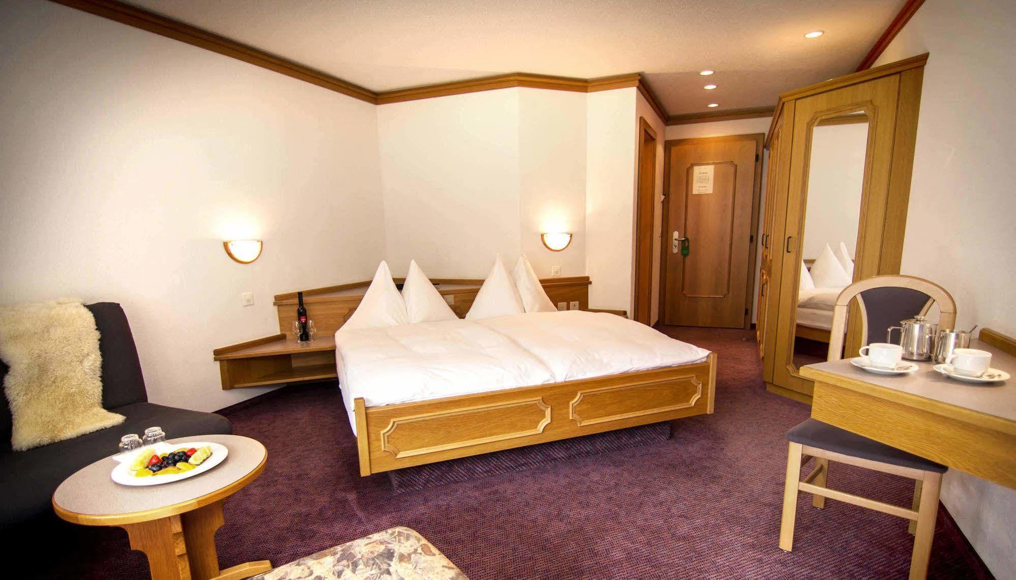 Bed and Breakfast Berghof Garni - The Dom Collection Saas-Fee Zewnętrze zdjęcie