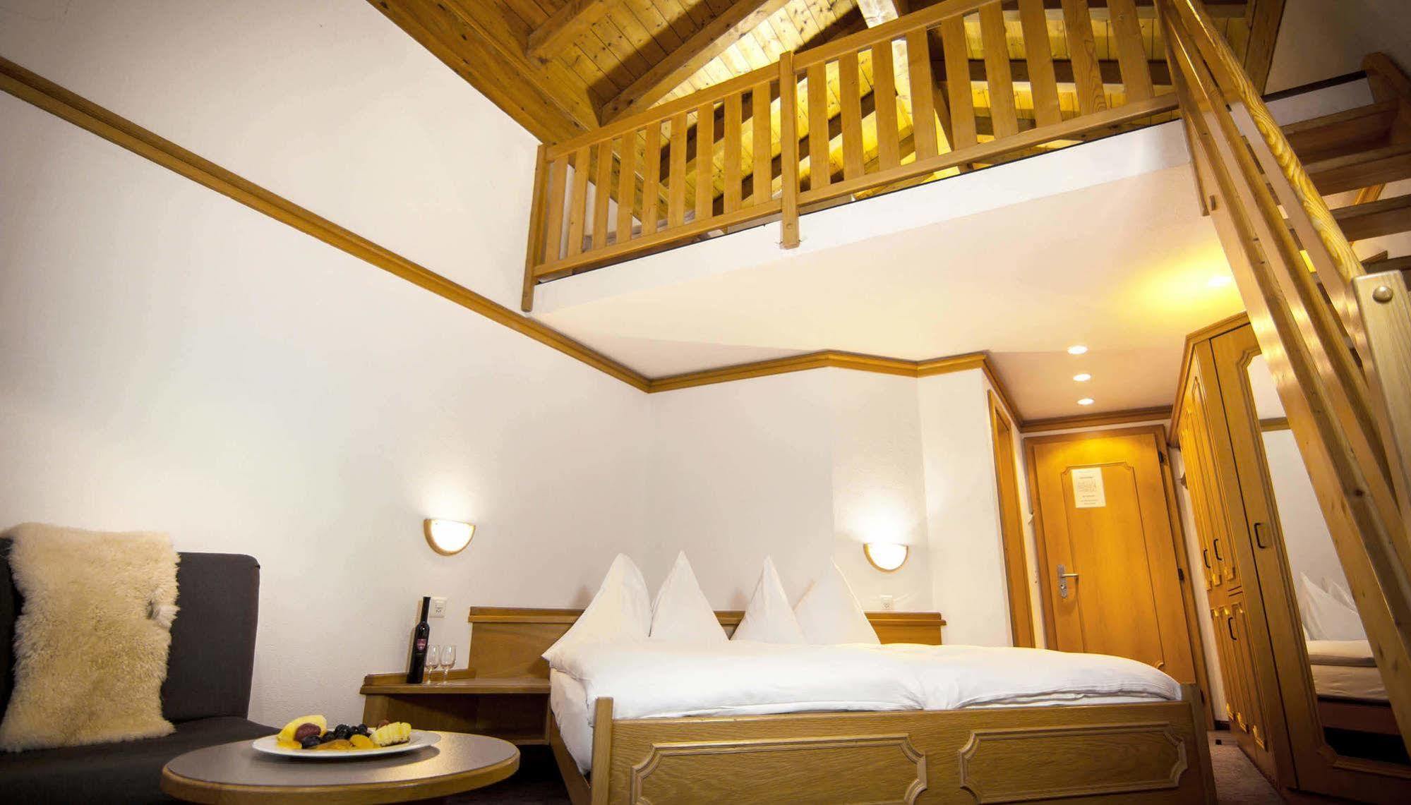 Bed and Breakfast Berghof Garni - The Dom Collection Saas-Fee Zewnętrze zdjęcie