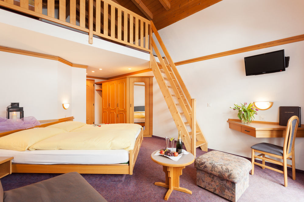 Bed and Breakfast Berghof Garni - The Dom Collection Saas-Fee Zewnętrze zdjęcie